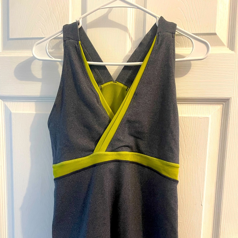Lululemon tank  🍋